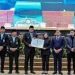 Gubernur Sumatera Utara (Sumut) Muhammad Bobby Afif Nasution menghadiri Rapat Paripurna DPRD Sumut dengan agenda pengambilan keputusan terhadap Rancangan Peraturan Daerah (Ranperda) tentang Perubahan Bentuk Hukum PT Dhirga Surya menjadi Perseroda Dhirga Surya, di Gedung DPRD Sumut, Jalan Imam Bonjol Medan, Kamis (25/6/2026).